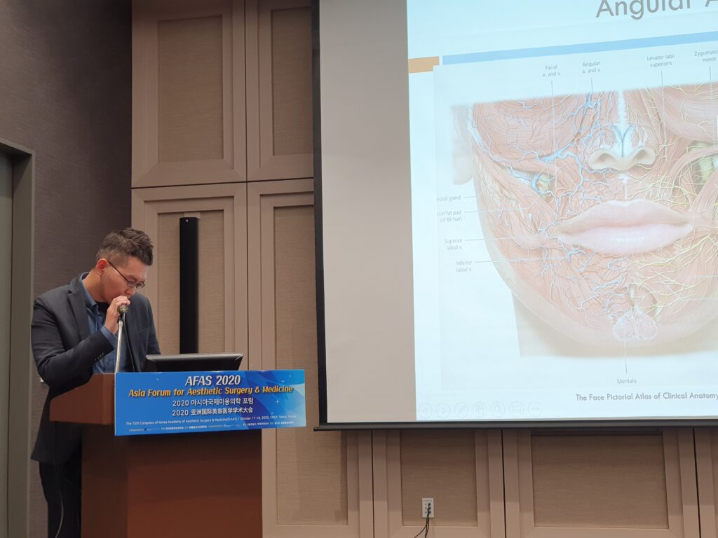 필러 강의중인 대표원장