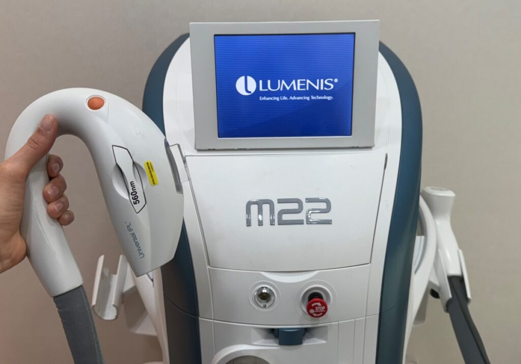 피부 상태에 맞는 에너지 조절과 안정적인 조사가 가능한 고가의 피부과 레이저 장비 역시 피부과 선택 기준 중 하나입니다.