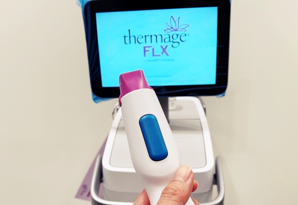 고주파 리프팅 장비 고양시 일산 리뉴앤영의 써마지 FLX 본체 모습