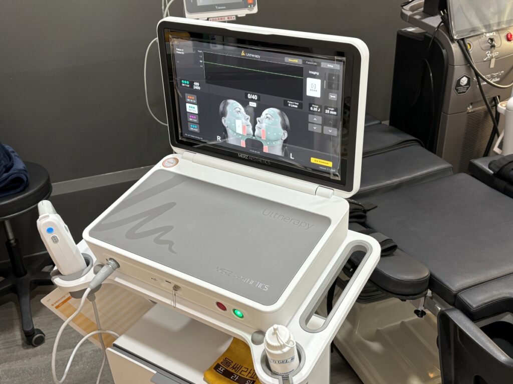 티타늄 리프팅과 비교되는 울쎄라 리프팅 장비