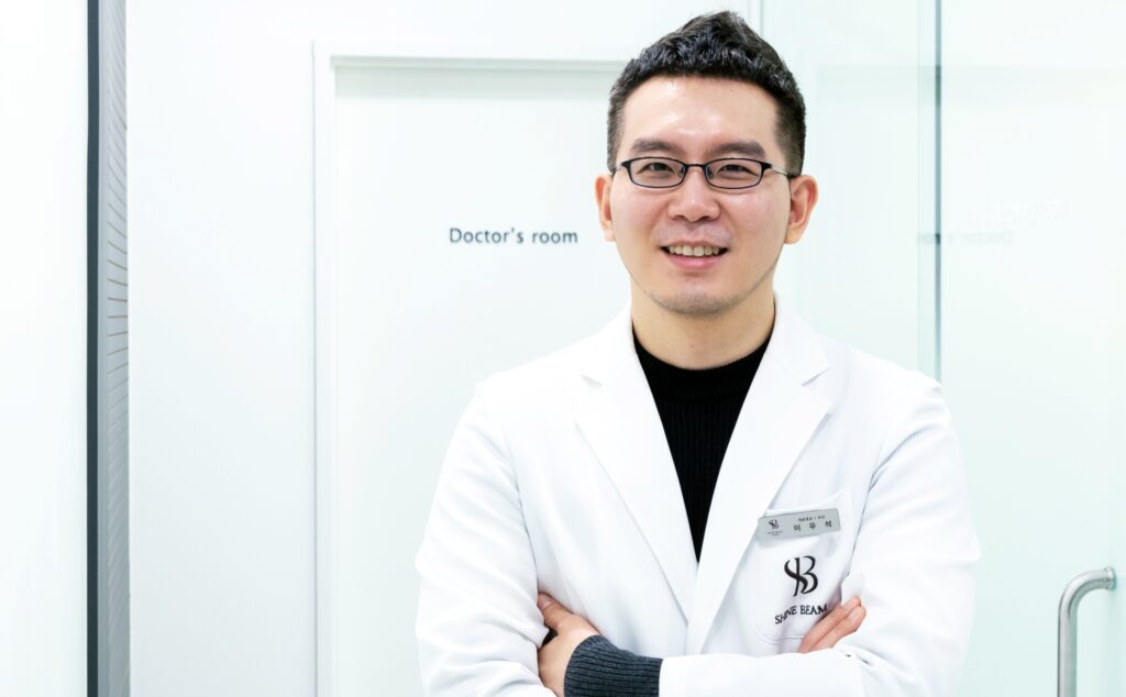 리뉴앤영 의원 대표원장 이우석 사각턱 보톡스 부작용 상담