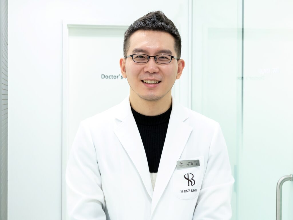 종아리 보톡스 칼럼을 작성한 고양시 일산 리뉴앤영의원 이우석 대표원장 사진