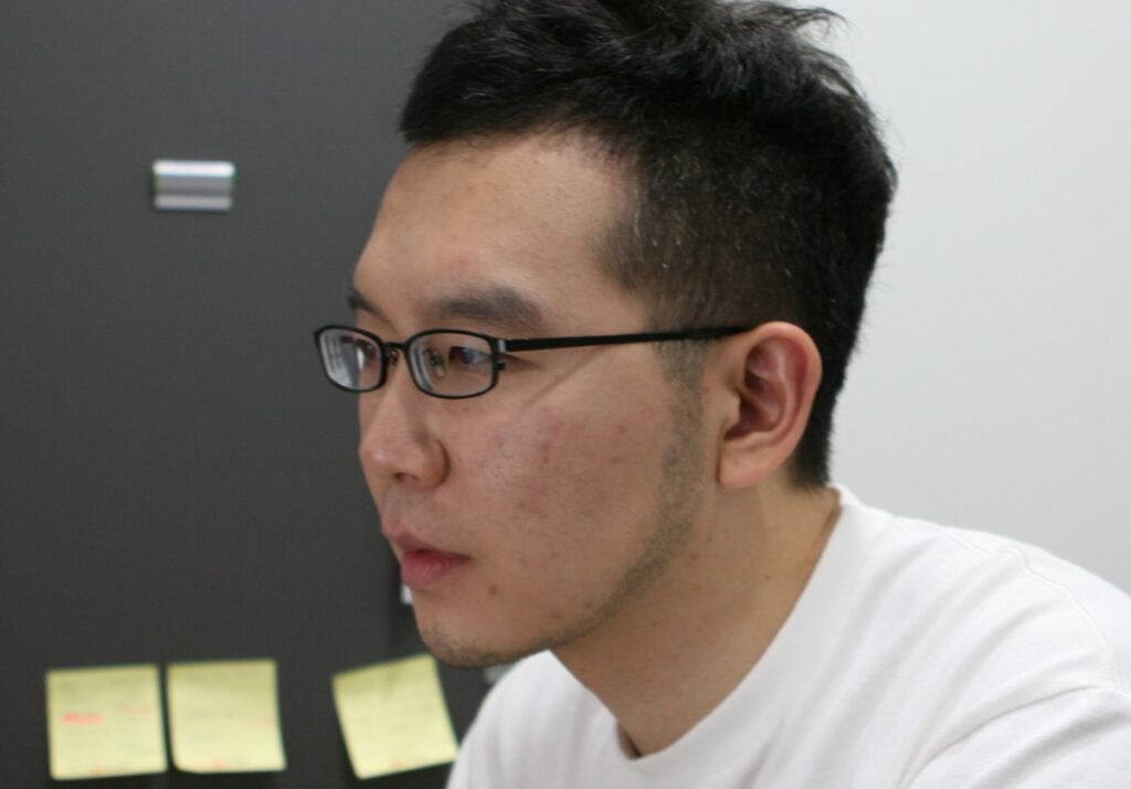 학창 시절 얼굴에 여드름이 있었던 리뉴앤영 의원 대표원장 이우석의 과거 모습